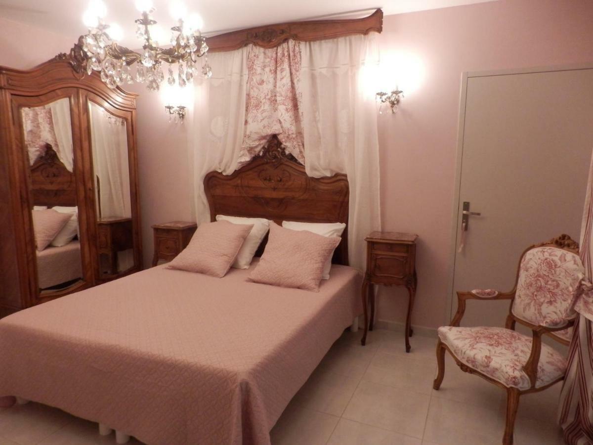 Mas Les Vieux Chenes Bed & Breakfast Льомбеск Екстериор снимка