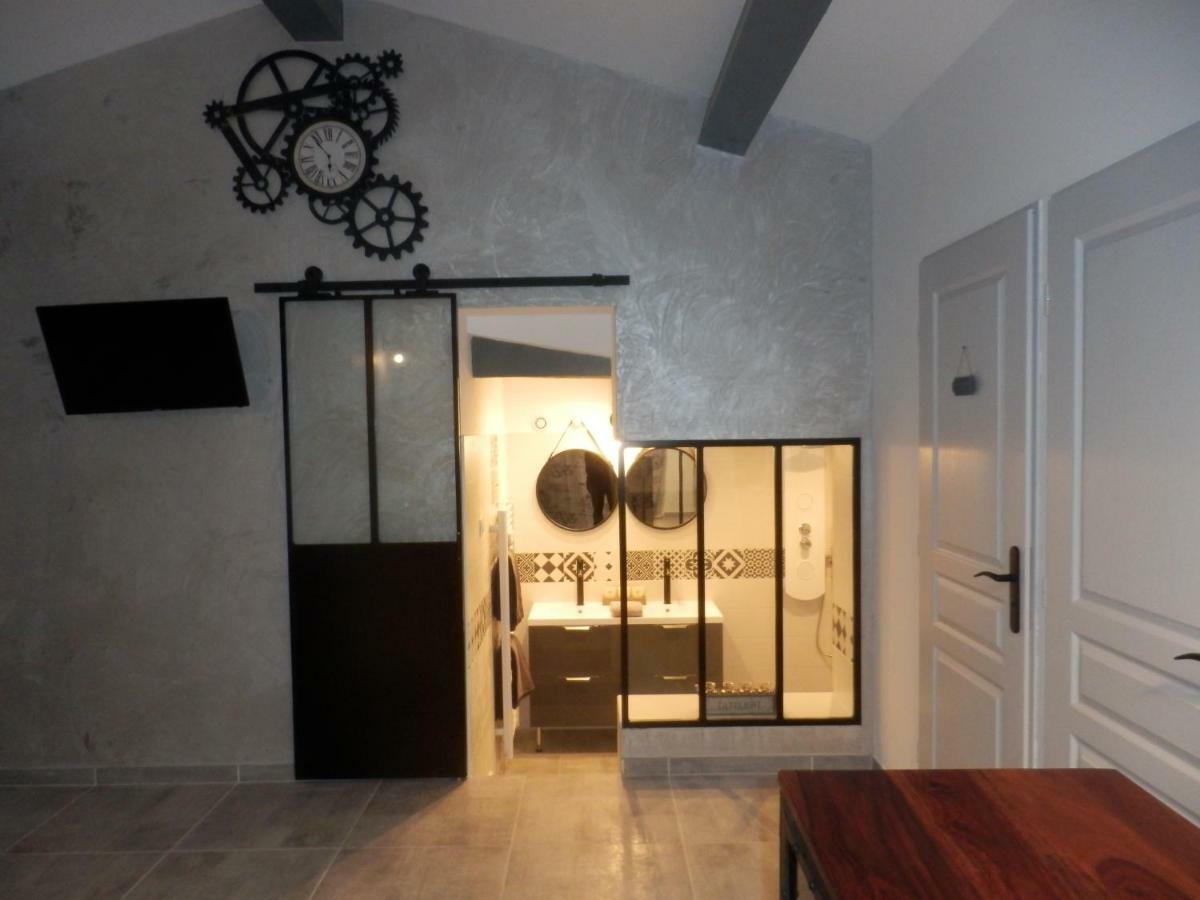 Mas Les Vieux Chenes Bed & Breakfast Льомбеск Екстериор снимка