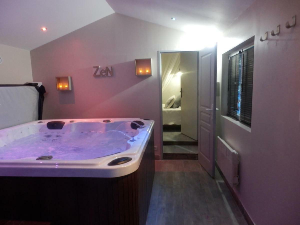 Mas Les Vieux Chenes Bed & Breakfast Льомбеск Екстериор снимка